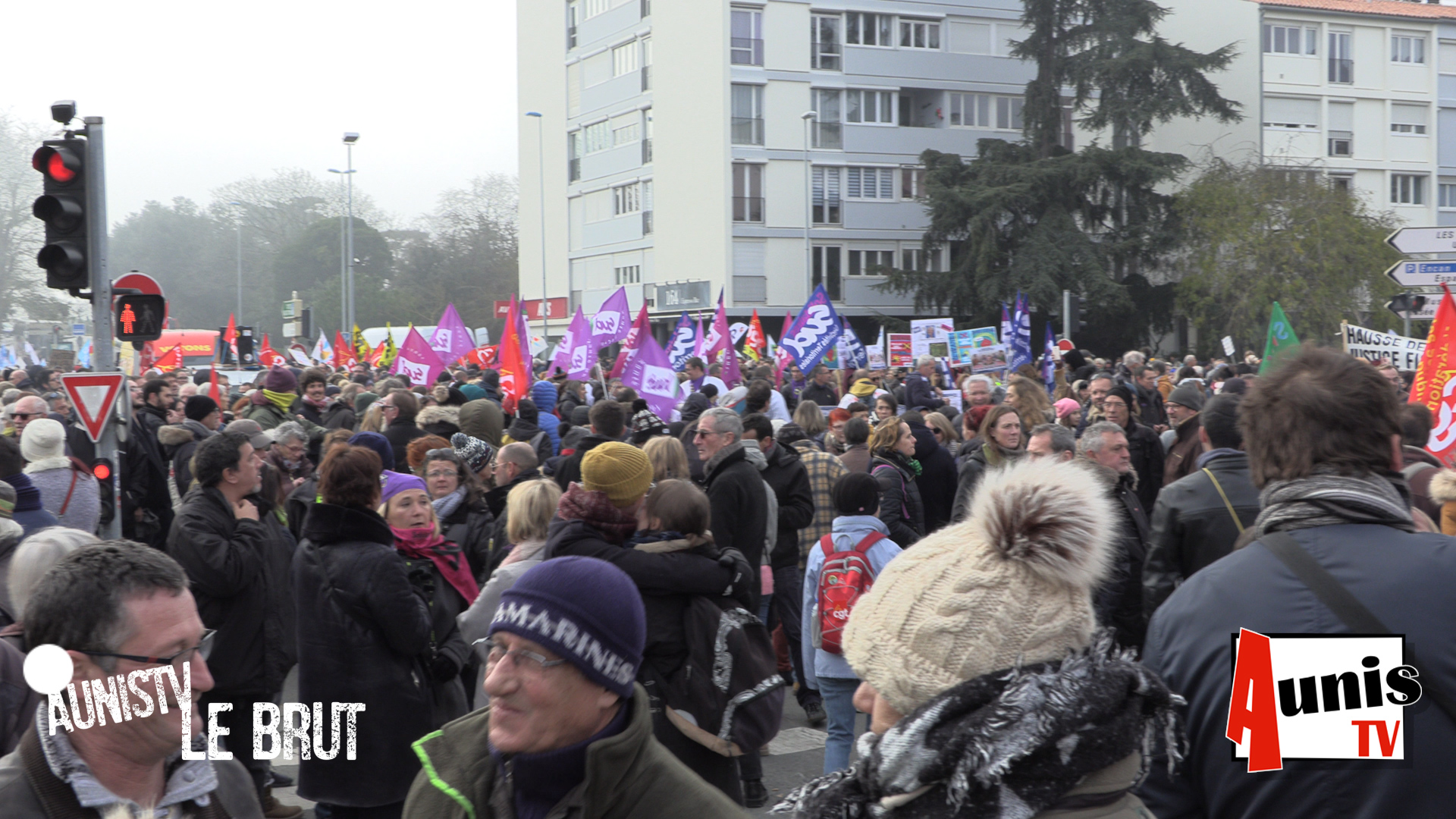 Aunistv Le Brut La Rochelle Full Video De La Manifestation Contre La Reforme Des Retraites Du 5 Decembre 2019 Aunis Tv L Actualite Du Pays D Aunis En Charente Maritime L Info A